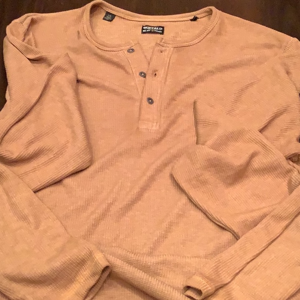 Buffalo mens L tan Henley